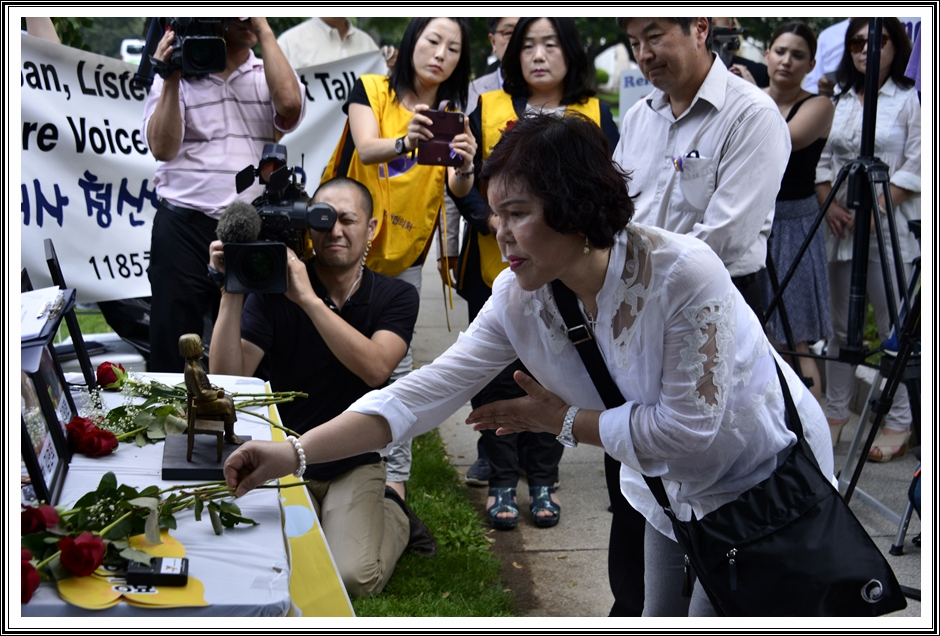 20150701 1185차 정신대 수요시위 참석-DC-02.jpg